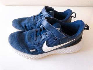 Zapatillas Nike azul, talla 35 de segunda mano por 5 EUR en Vitoria-Gasteiz  en WALLAPOP