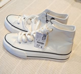 Bambas tipo Converse blancas plataforma de segunda mano por 10 EUR en Santa  Coloma de Gramenet en WALLAPOP