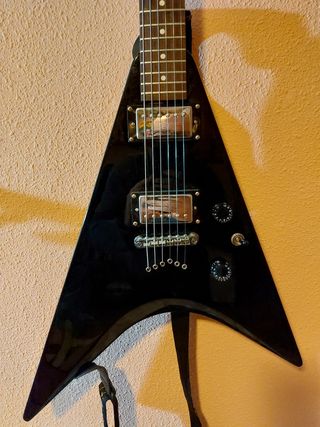 Epiphone Flying V de segunda mano por 400 EUR en Torrejón de Ardoz en  WALLAPOP