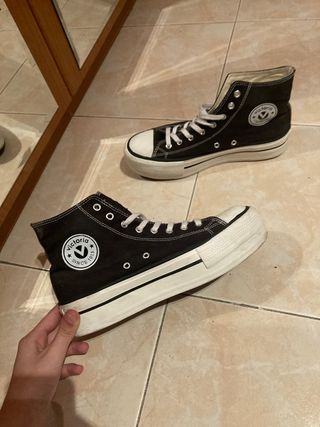 Zapatillas victoria altas negras y blancas de segunda mano por 19 EUR en  Leganés en WALLAPOP