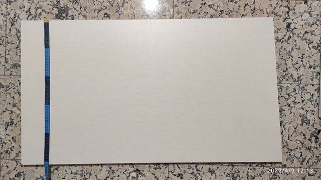 Estanterías, tablones cortados color blanco gris