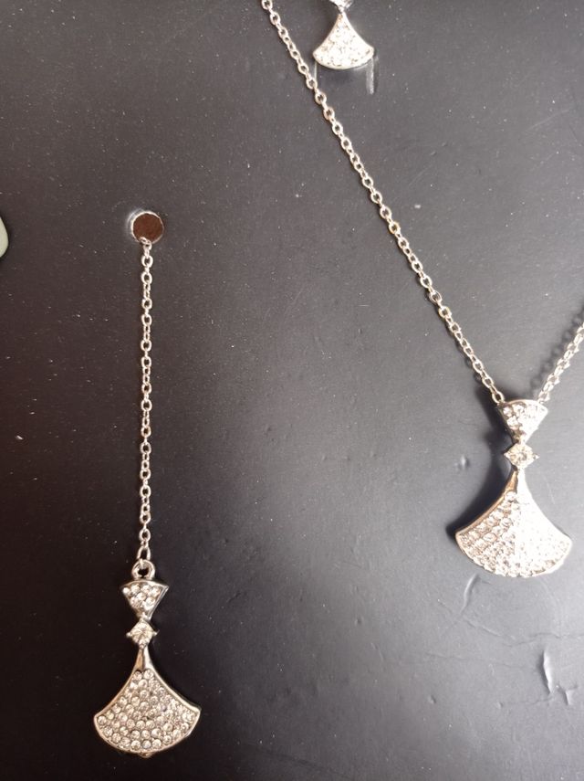 conjunto de bisutería pendientes cadena y pulsera