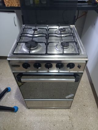 Horno y hornilla de butano de segunda mano por 80 EUR en Alhaurín de la  Torre en WALLAPOP