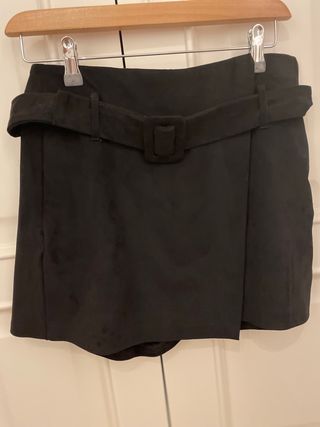 Falda pantalón antelina zara de segunda mano por 7 EUR en Madrid en WALLAPOP