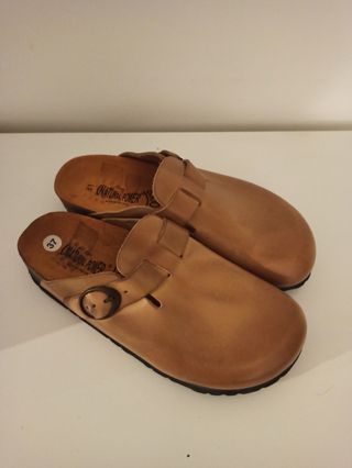 Zuecos tipo Birkenstock de segunda mano por 35 EUR en Barcelona en WALLAPOP