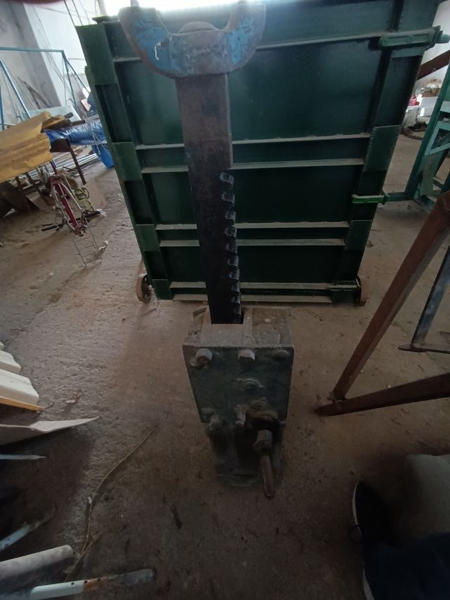 Gato mecánico antiguo