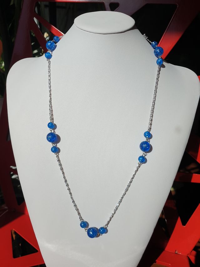 collana con inserti blu