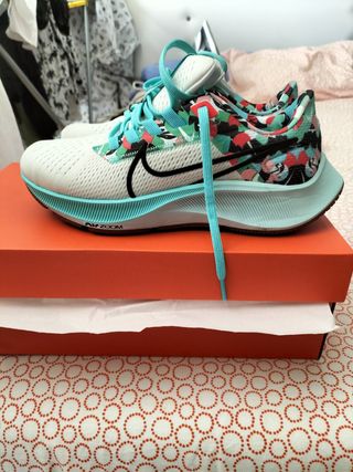 Urge venderlas*Zapatillas nike Air zoom pegasus de segunda mano por 55 EUR  en Torrejón de Ardoz en WALLAPOP