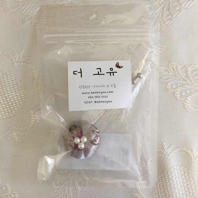 Broche alfiler coreano en seda natural