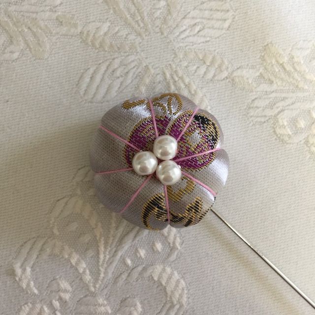 Broche alfiler coreano en seda natural