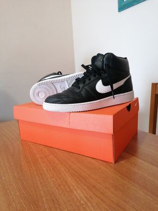 Zapatillas Nike talla 42 hombre. de segunda mano por 22,5 EUR en Vinaros en  WALLAPOP