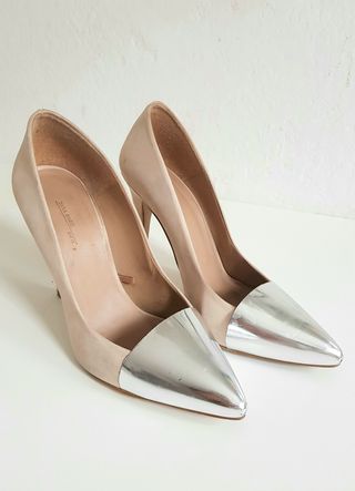 Zapatos de tacón Zara nude de segunda mano por 7 EUR en Barcelona en  WALLAPOP