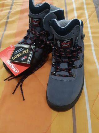 BOTAS CHIRUCA MONTAÑA T34 de segunda mano por 40 EUR en Madrid en WALLAPOP