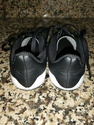 Adidas Predator zapatillas fútbol niños T31 de segunda mano por 20 EUR en  Bonavista en WALLAPOP