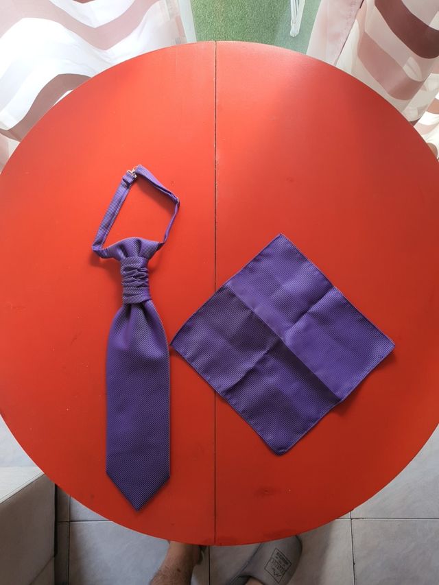 Chaleco-corbata-pañuelo boda