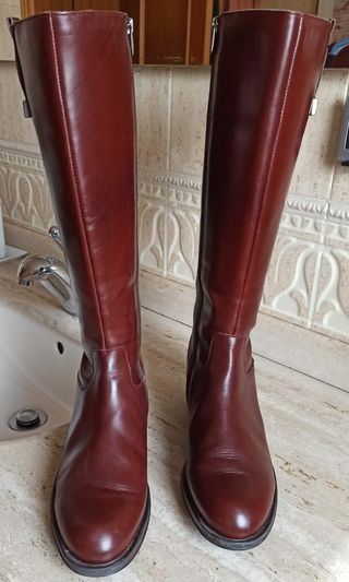 Botas altas mujer Callaghan talla 41 de segunda mano por 50 EUR en Valencia  en WALLAPOP