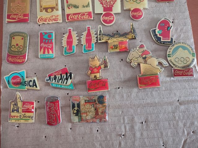 26 Pins Coca Cola
