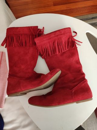 Botas rojas, piel de segunda mano por 8 EUR en Bilbao en WALLAPOP