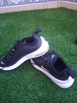Zapatillas NIKE airmax de segunda mano por 30 EUR en Santa Cruz de Tenerife  en WALLAPOP