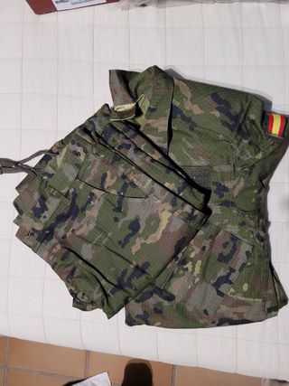 Ropa militar segunda mano en Valladolid en WALLAPOP