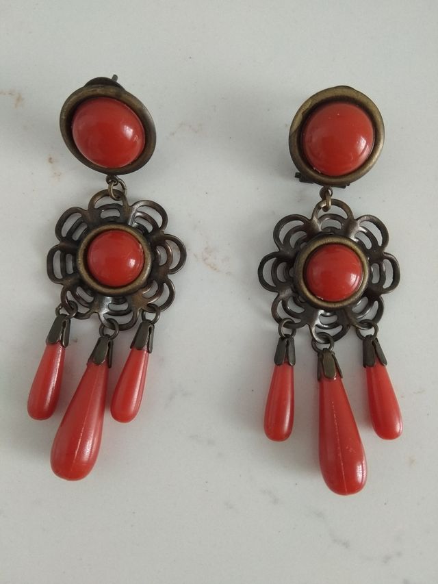 Pendientes flamenca y / o collar.