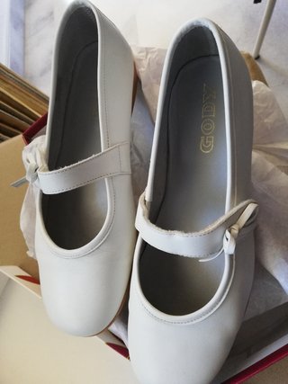 Zapatos comunión de segunda mano por 16 EUR en Torremolinos en WALLAPOP