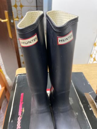 Hunter botas altas moradas.Muy poco uso de segunda mano por 40 EUR en  Barcelona en WALLAPOP