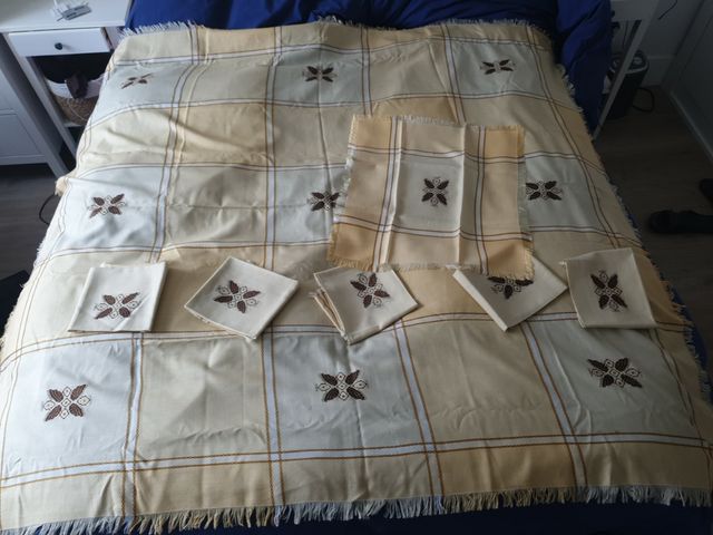 Toalha de mesa e guardanapos vintage