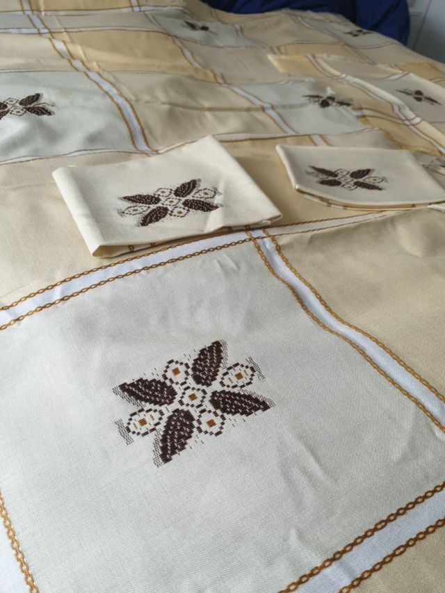 Toalha de mesa e guardanapos vintage