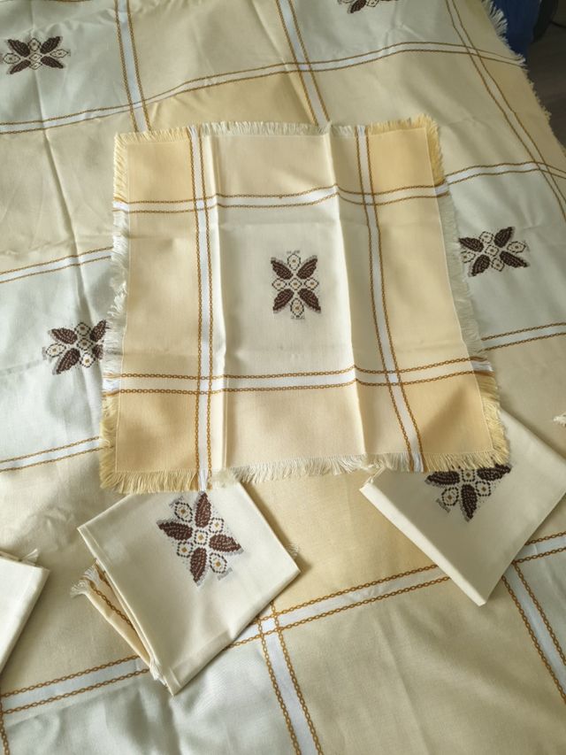 Toalha de mesa e guardanapos vintage