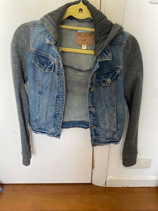 Cazadora vaquera-sudadera de segunda mano por 10 EUR en Sarriena en WALLAPOP