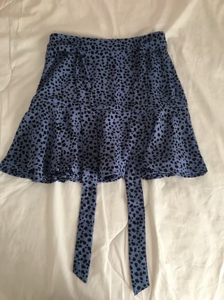 Falda- pantalón Stradivarius azul con topos de segunda mano por 9 EUR en  Madrid en WALLAPOP