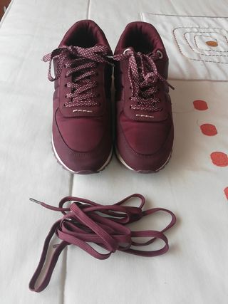 Zapatillas Deportivas 084013 Con Detalles Azules Y Granates Mustang | Querol