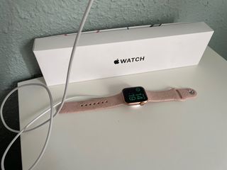 Apple watch SE rose gold 40 mm de segunda mano por 200 EUR en Sant Vicenç  dels Horts en WALLAPOP
