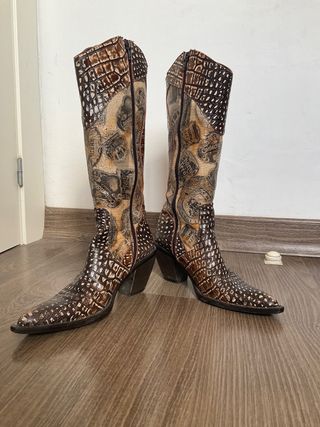 Botas piel estilo Cowboy mujer de segunda mano por 40 EUR en Alicante en  WALLAPOP