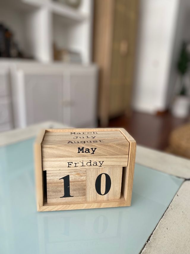 Calendario de cubos de madera