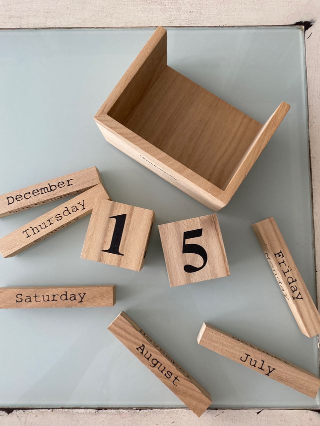 Calendario de cubos de madera