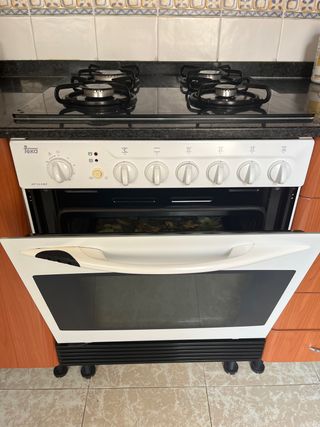 Horno Teka modelo HT 510ME+ encimera Gas Teka + Ca de segunda mano por 150  EUR en Barcelona en WALLAPOP