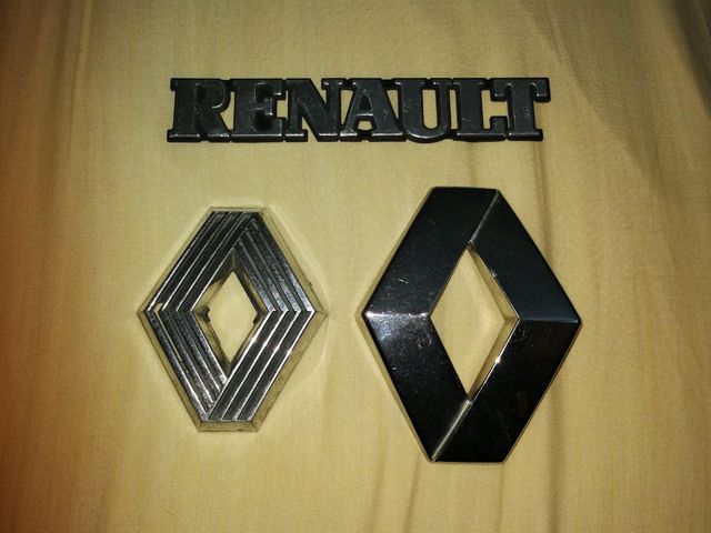 Juego de anagramas/insignia Renault.