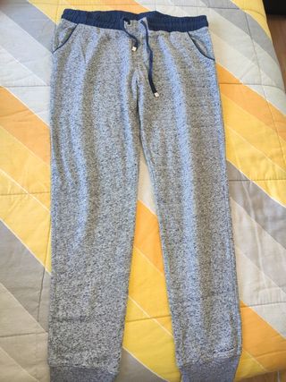 Chandal bershka de segunda mano por 4 EUR en Barcelona en WALLAPOP