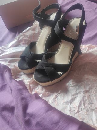 Sandalias cuña negras Marypaz 36 de segunda mano por 18 EUR en Valencia en  WALLAPOP