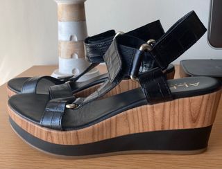 Sandalias Y Zue Alpe 4561 piel negro — Calzados dima