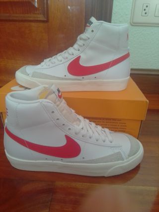 Zapatillas Nike blazer White red talla EU 36.5 de segunda mano por 78 EUR  en Bilbao en WALLAPOP