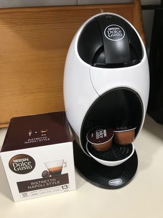 Cafetera cápsulas Dolce Gusto de segunda mano por 29 EUR en San Antonio de  Benagéber en WALLAPOP
