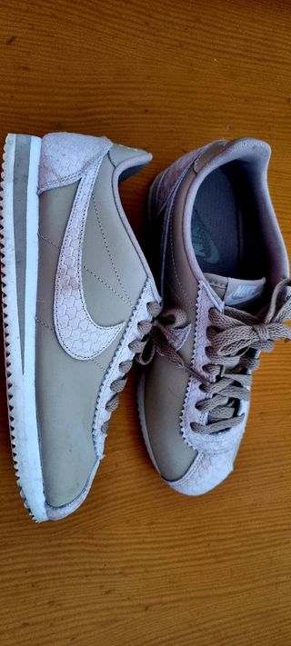 Zapatillas Nike cortez serpiente de segunda mano por 30 EUR en Gijón en  WALLAPOP