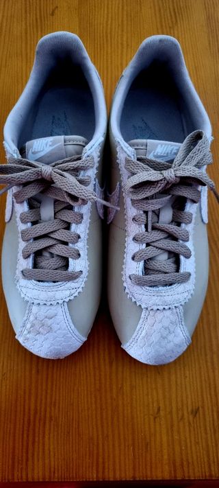 Zapatillas Nike cortez serpiente de segunda mano por 30 EUR en Gijón en  WALLAPOP