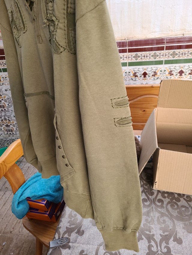 sudadera con capucha verde militar