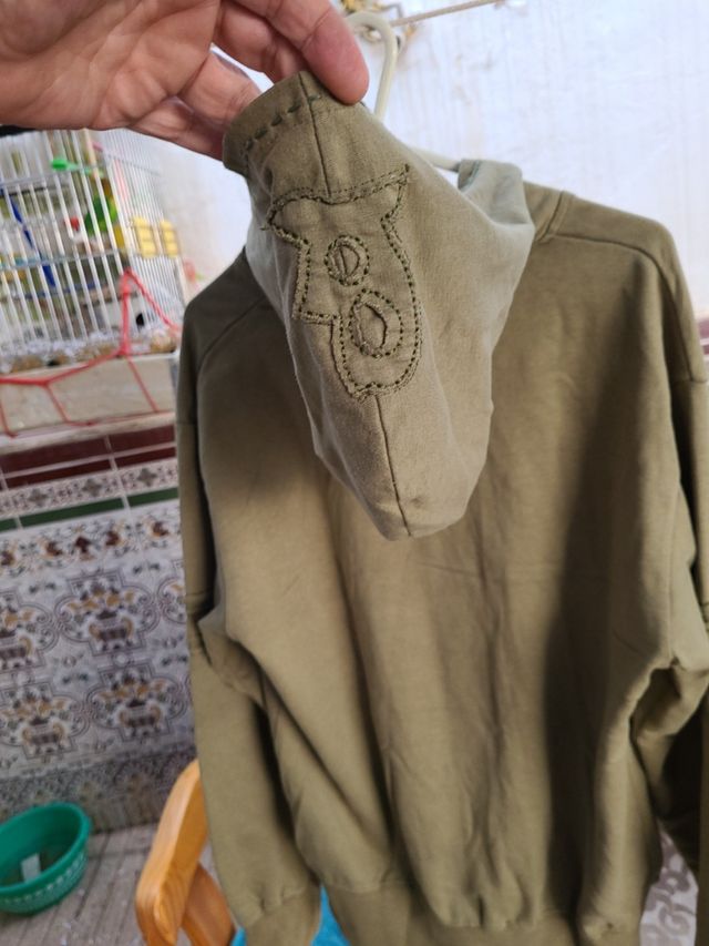 sudadera con capucha verde militar