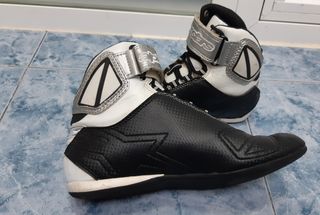 Botas moto mujer Alpinestars talla 37. de segunda mano por 55 EUR en Madrid  en WALLAPOP