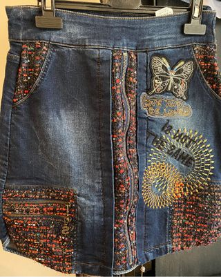 Falda vaquera Desigual de segunda mano por 20 EUR en Alzira en WALLAPOP